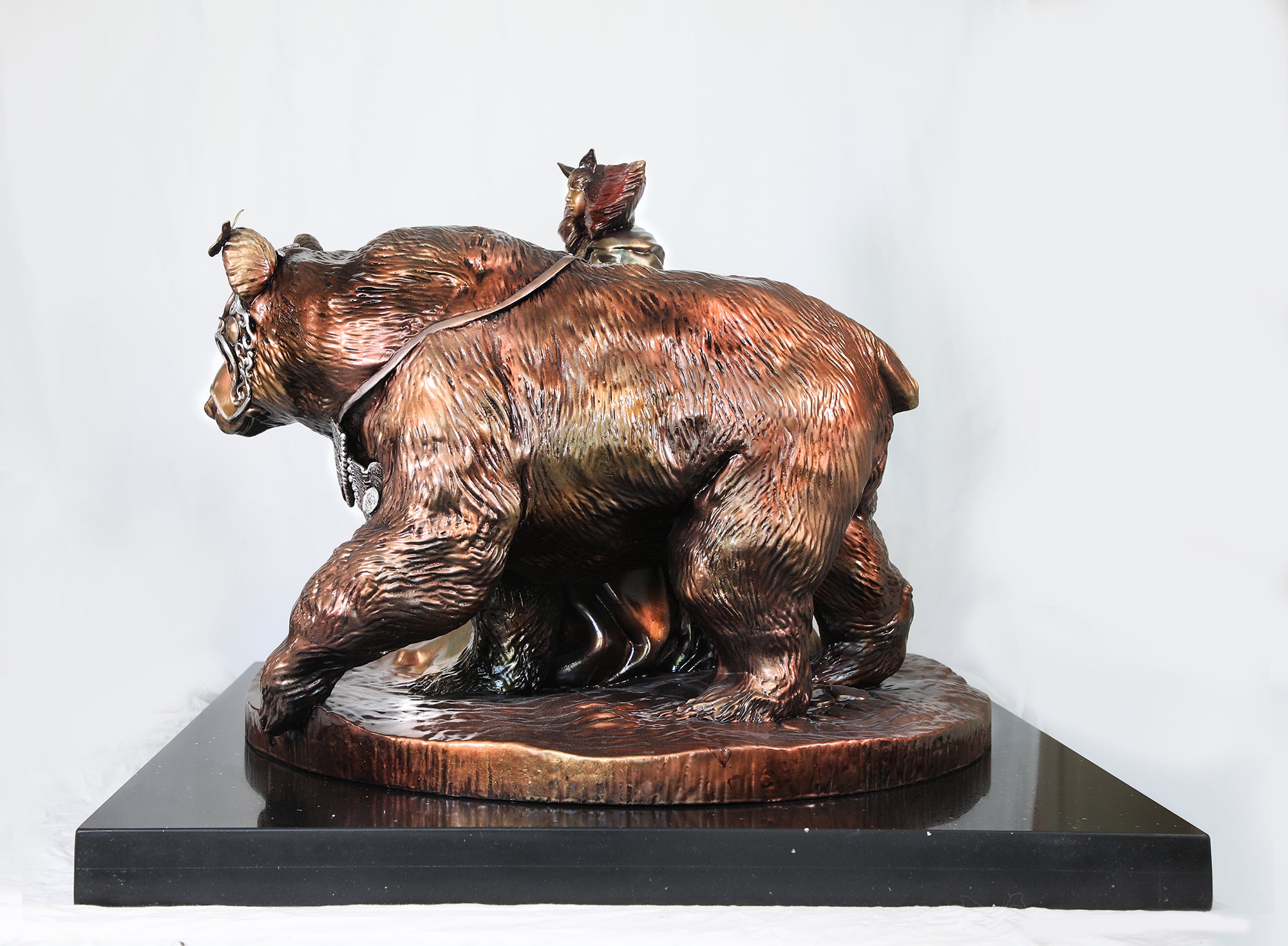 Vinculo de los Espiritus Resin Sculpture