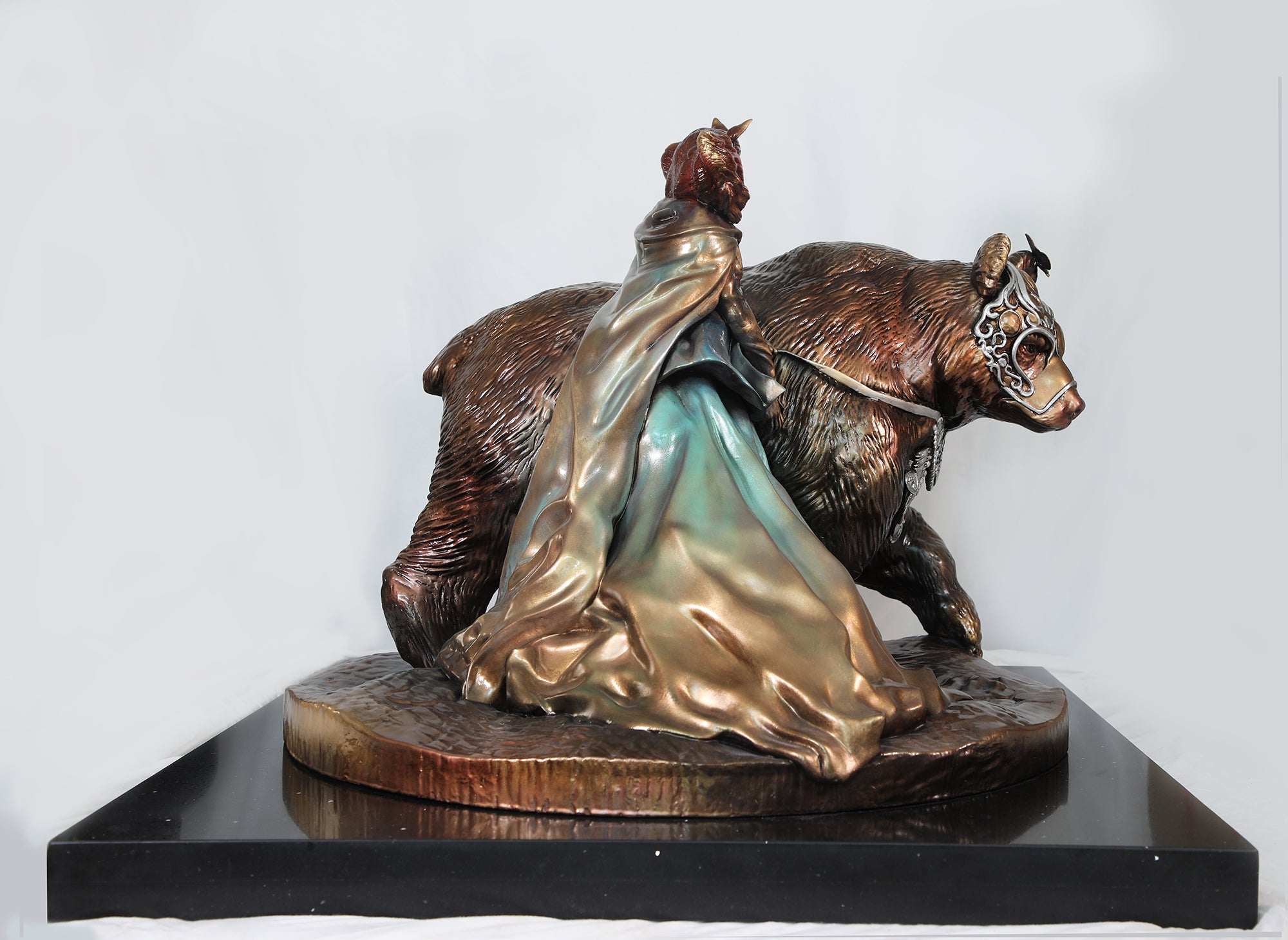 Vinculo de los Espiritus Resin Sculpture